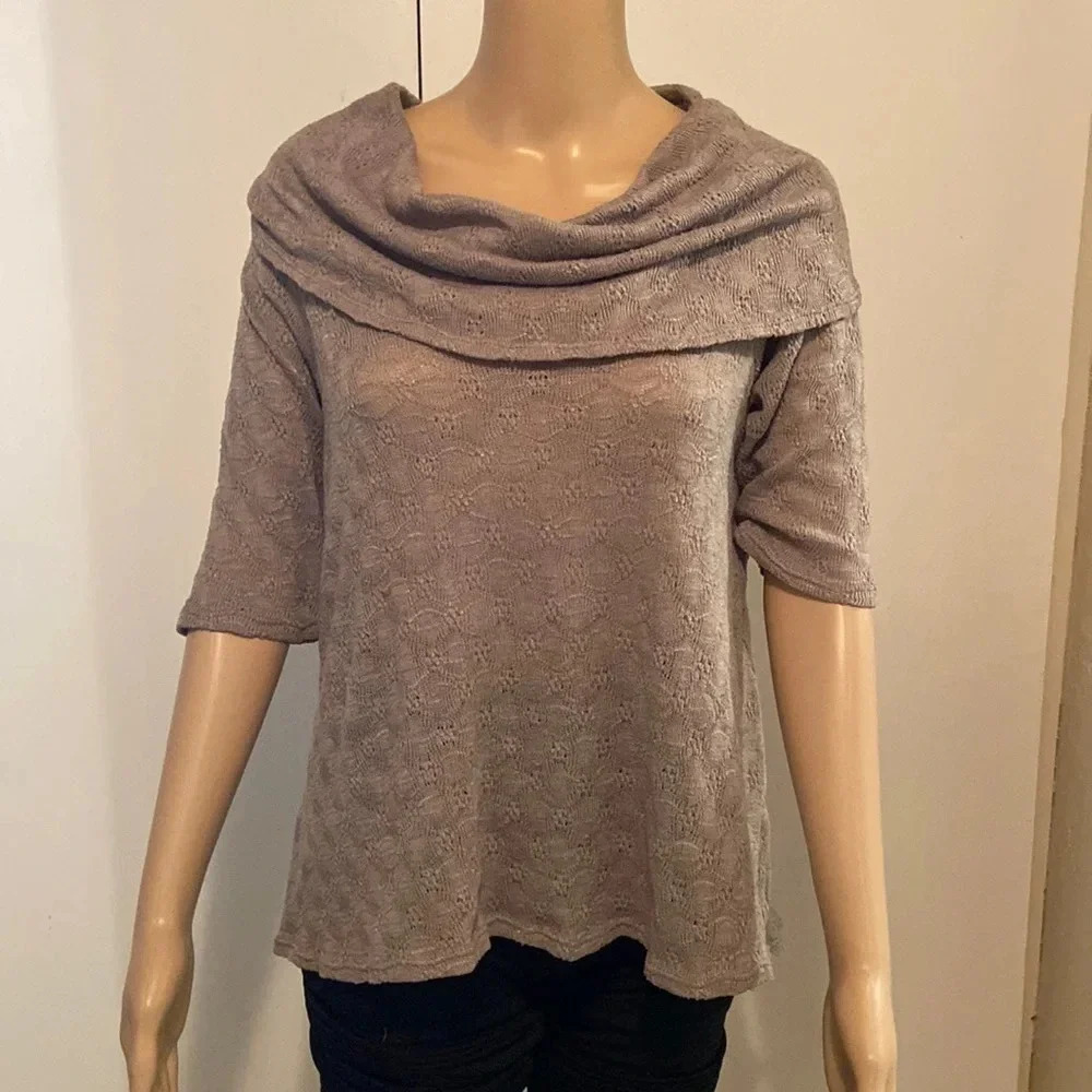 Simply Irresistible gray top size Medium, lightweight sheer sweater